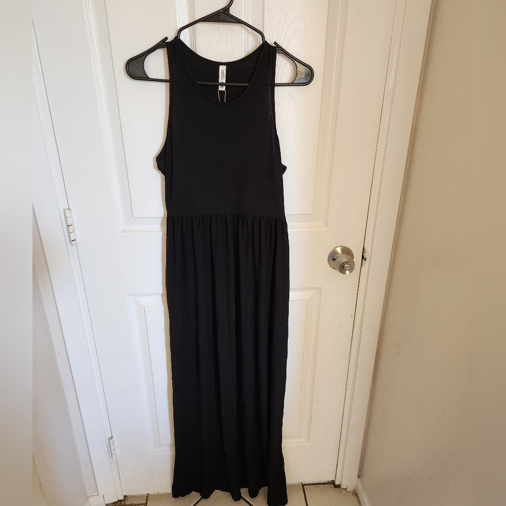 Black Maxi Dress with Pockets NWT 🎊HP 🎊